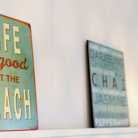 The House & מלון