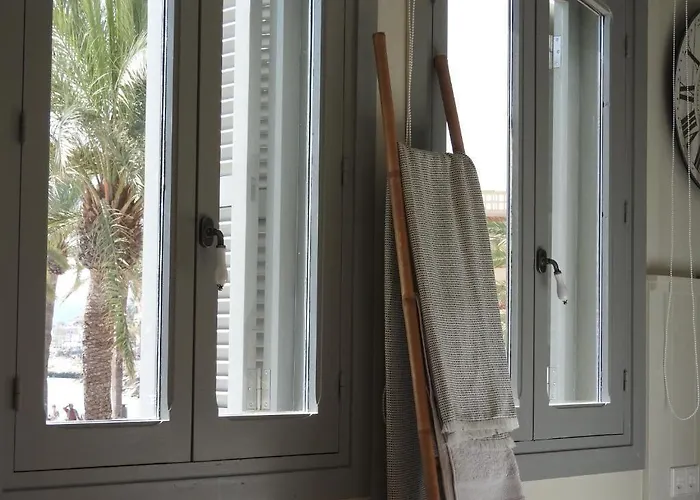 The House & 3* خافييا